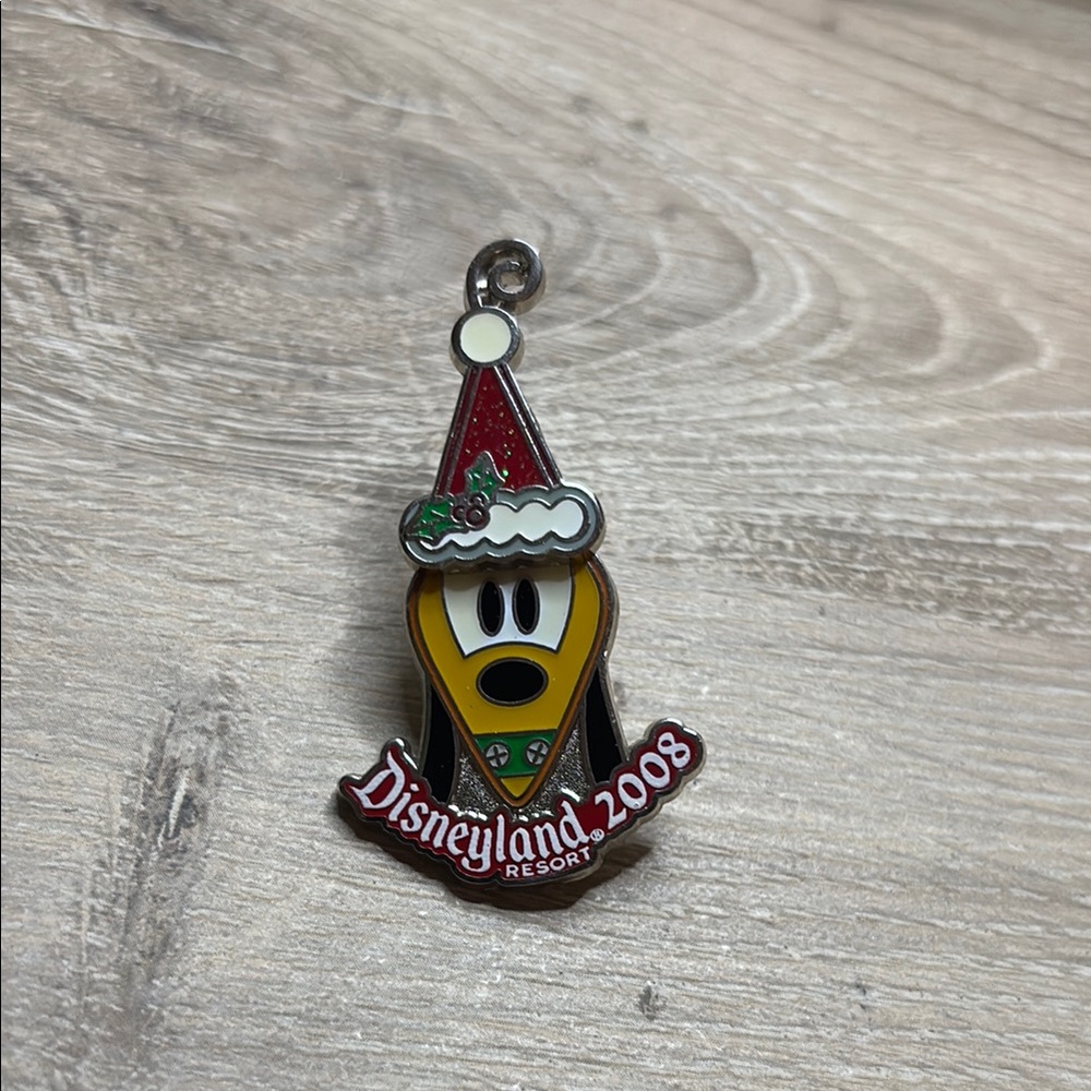 Disneyland 2008 Pluto Christmas trading pin - Red, Yellow, Green